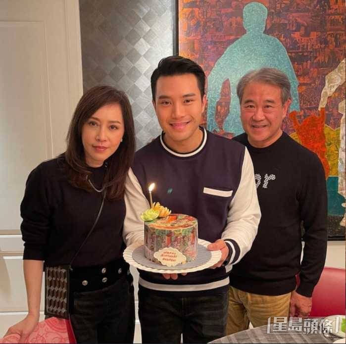 顧紀筠於2003年與陳仕煒結婚,婚後照顧對方的一對年幼仔女。