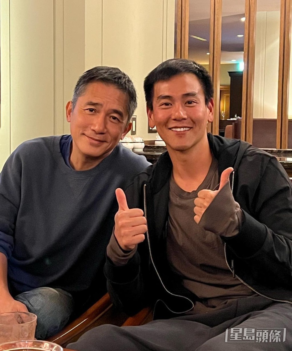 60岁梁朝伟跟型男彭于晏近照。