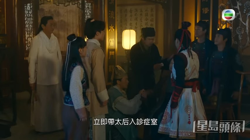 波姐表示有观察安德尊跟长者玩游戏,她笑说:“啲长者吓吓都听晒佢话㗎,佢咁鬼嘈,得佢讲嘢㗎咋,我哋仲有咩讲,比咩意见啫!”