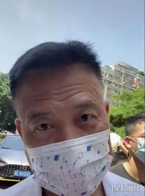 萬梓良早前在內地做核酸檢測，拍片擺上網都被網民話個樣好蒼老。