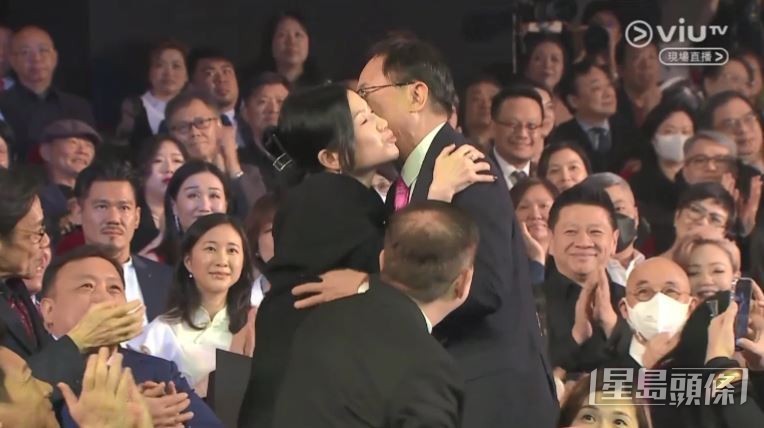 最後由80歲許冠文憑《風再起時》獲得「最佳男配角」。