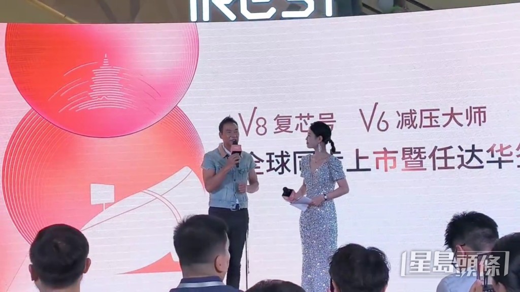 身為影帝的任達華吸引到不少網民拍片放上網。