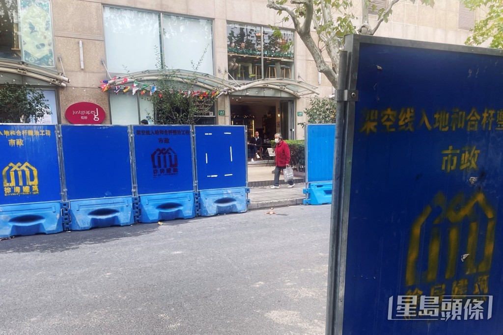 上海進一步加強商業場所疫情防控工作。reuters