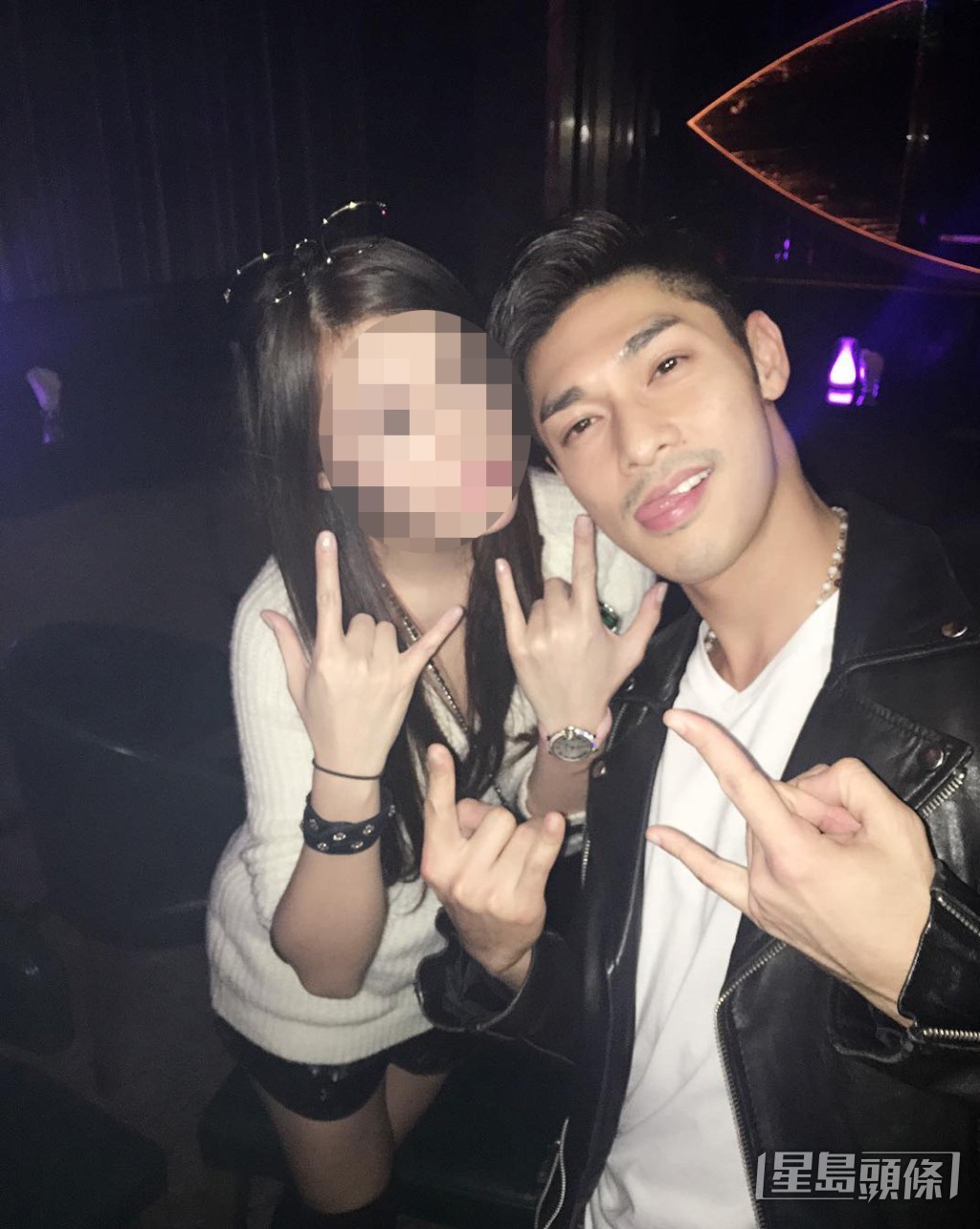 與關楚耀關係很好。