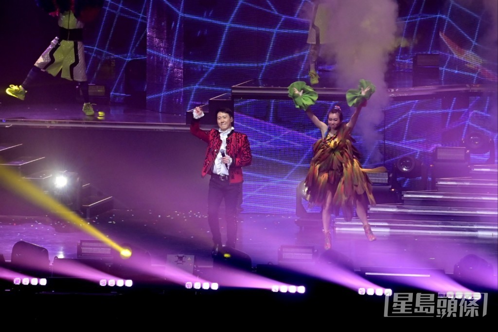 黎明在澳門舉行合共14場《「新濠尊屬系列」黎明STAGE ON 8演唱會》。