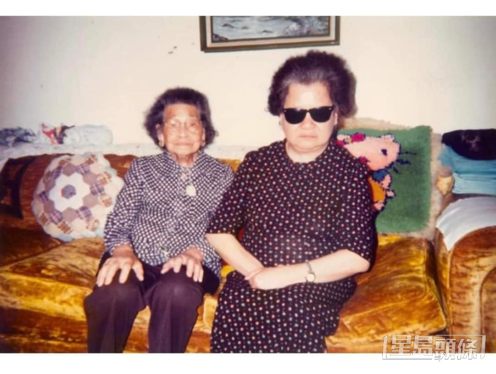 程文辉女士（右）与和姐虽为主仆，但情胜母女。