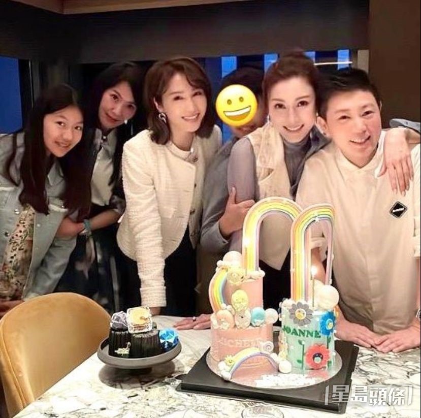 李嘉欣于圈中有很多好友。