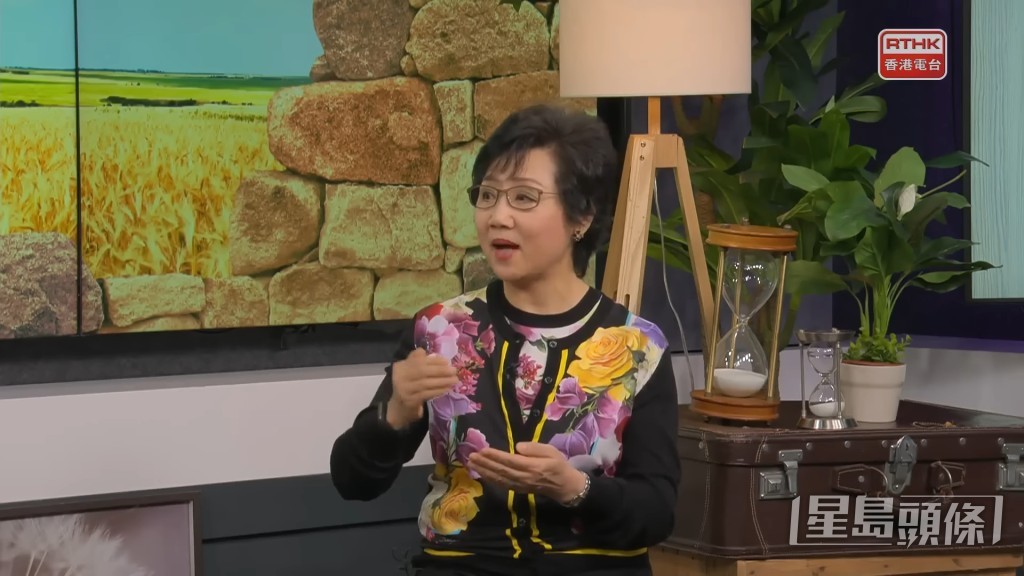 張德蘭提到在《歡樂今宵》當時組「四朵金花」,成功度過最尷尬的成長階段:「好感恩,有姐姐帶住,好多學習機會,佢哋見我唔開心又會傾吓偈。」