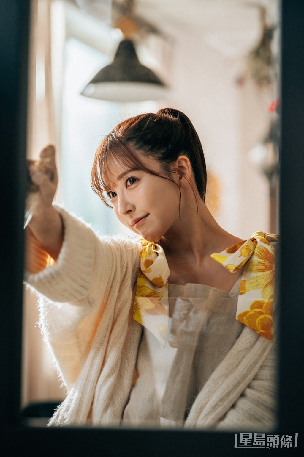 當中不乏甜美及性感造型。