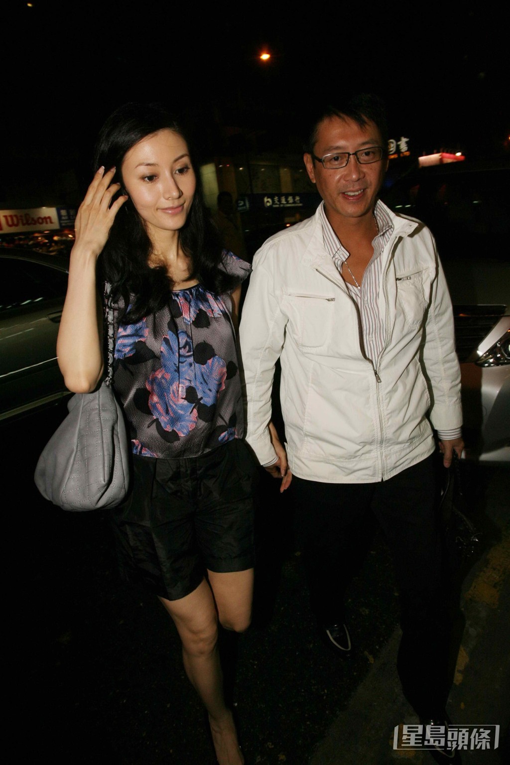 对于当年有阴谋论指登报一事是李嘉欣想令某人生气、想逞威风，她亦否认传闻。
