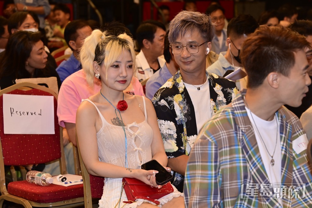 屯門娜娜帶老公Dick再戰《中年好聲音》。
