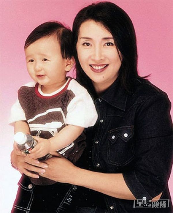 當年陳秀珠未婚產子，惹起一輪爭議，她亦沒有公佈兒子生父身份。  ​