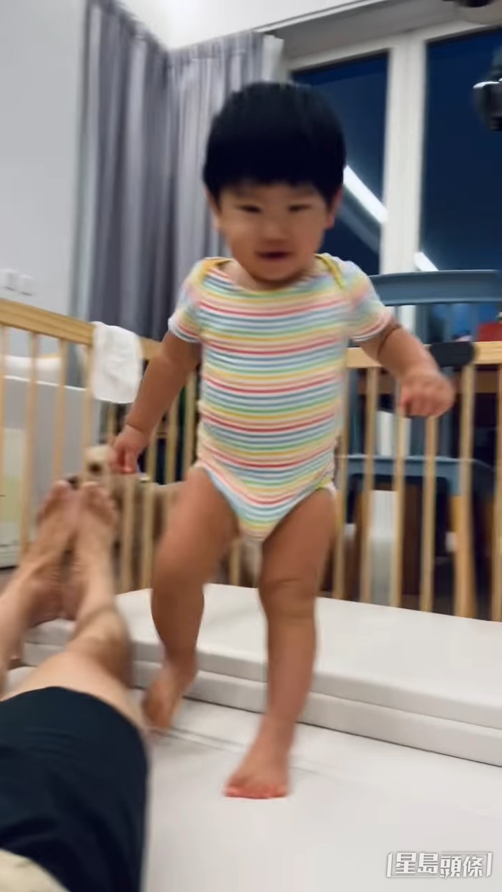 爸爸Patrick躺在遊戲區亦完全ok!