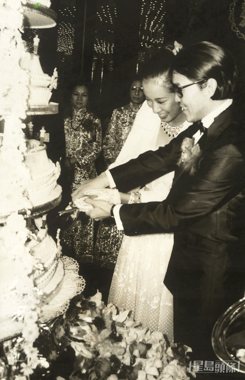 朱玲玲1977年當選港姐冠軍9個月後，在1978年9月嫁霍英東長子，兩人於尖沙咀美麗華酒店筵開360席。