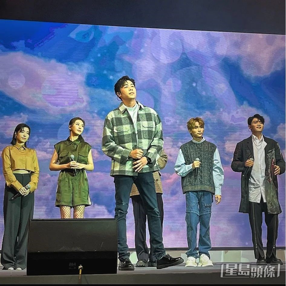 張子丰亦有作為歌手推出歌曲。