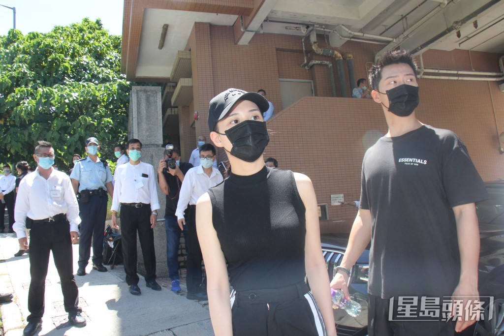 賭王在2020年5月離世，當時喪禮竇驍亦一直陪伴超蓮。