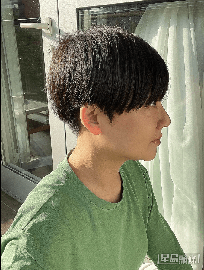 側面仲似。