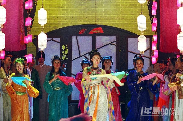 李嘉欣上一部主演的電影，已是2003年與吳彥祖拍《Miss杜十娘》。