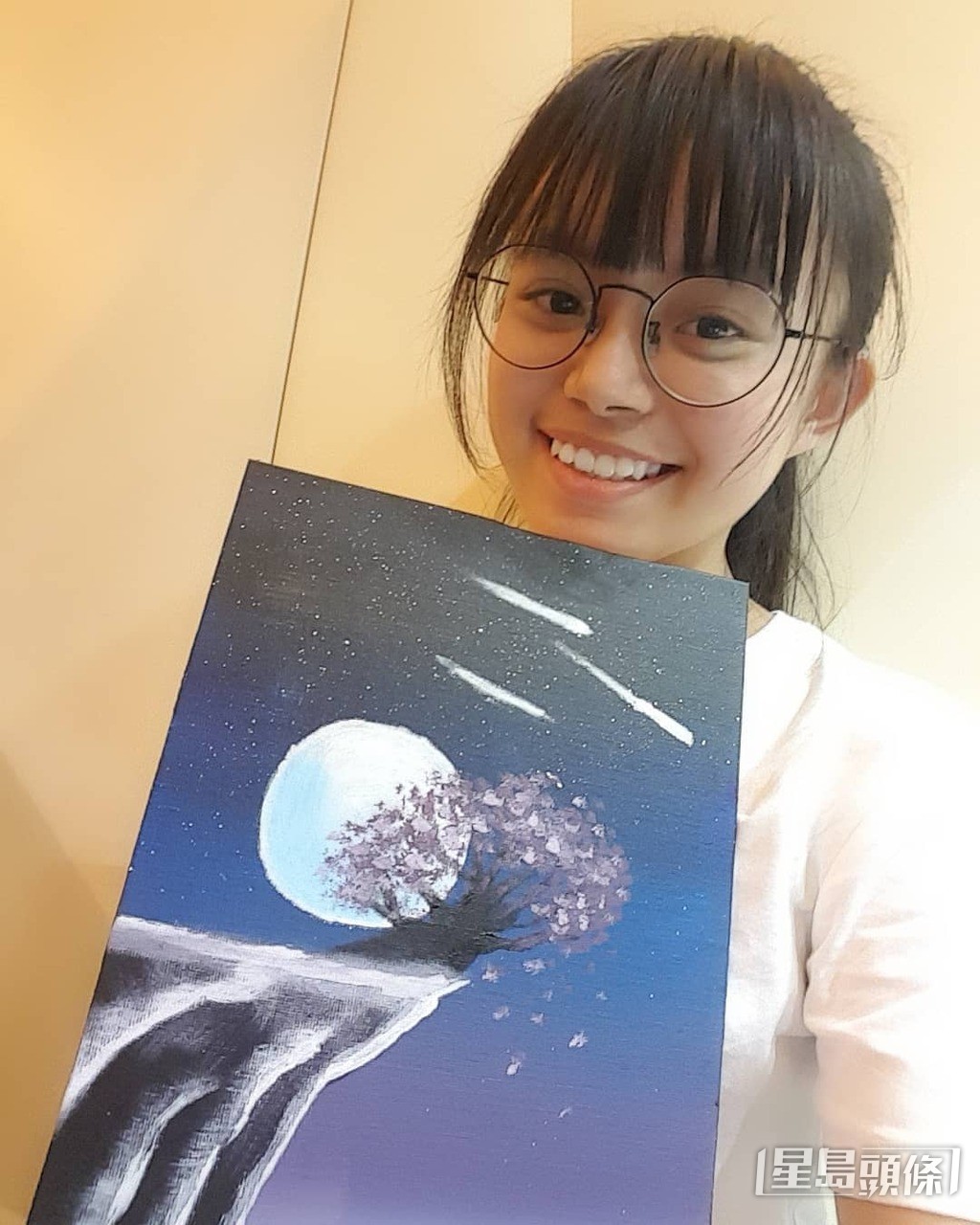 多才多艺的她擅长绘画。