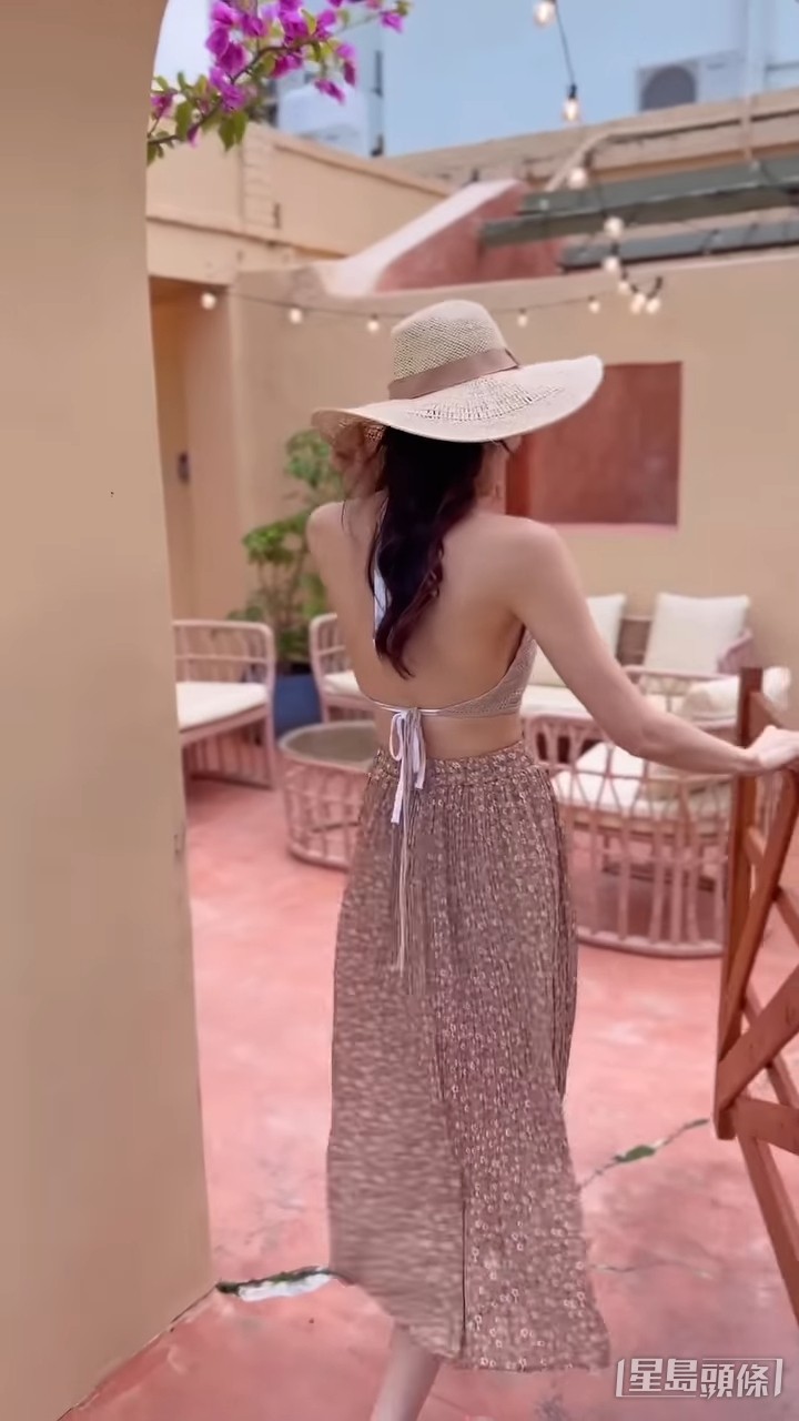 女友真空大露背。