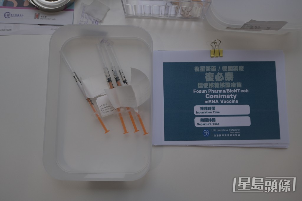 楊何蓓茵表示復必泰二價疫苗於12月1日正式啟用。資料圖片