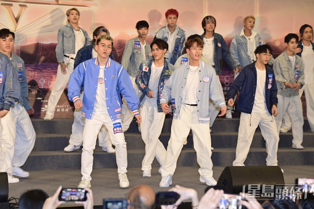 68位参赛者除跳唱主题曲《前传》。