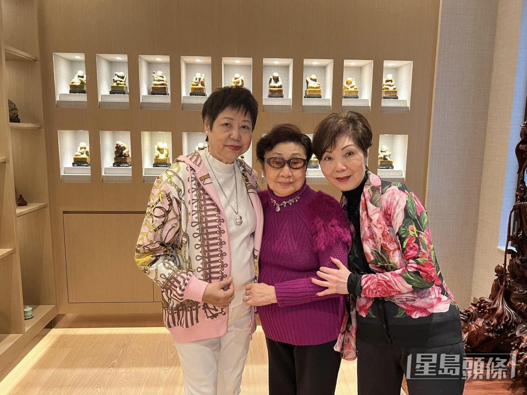 仙姐「過大海」參觀好友的新居。