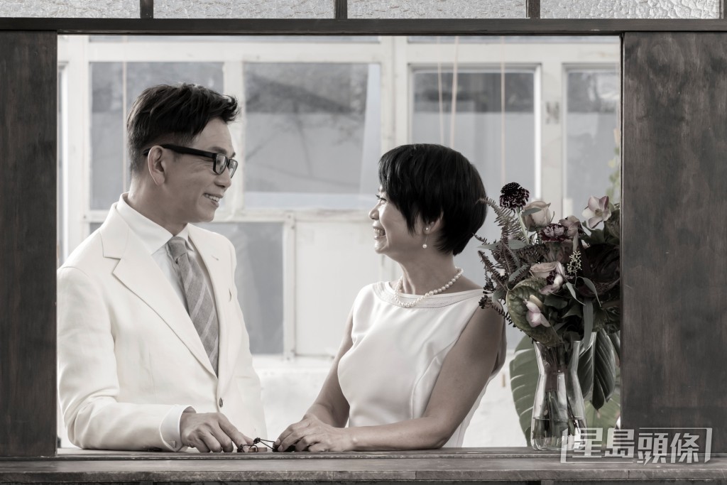 袁富華今日(20日)告知傳媒,他已於18日在港註冊簽紙結婚。