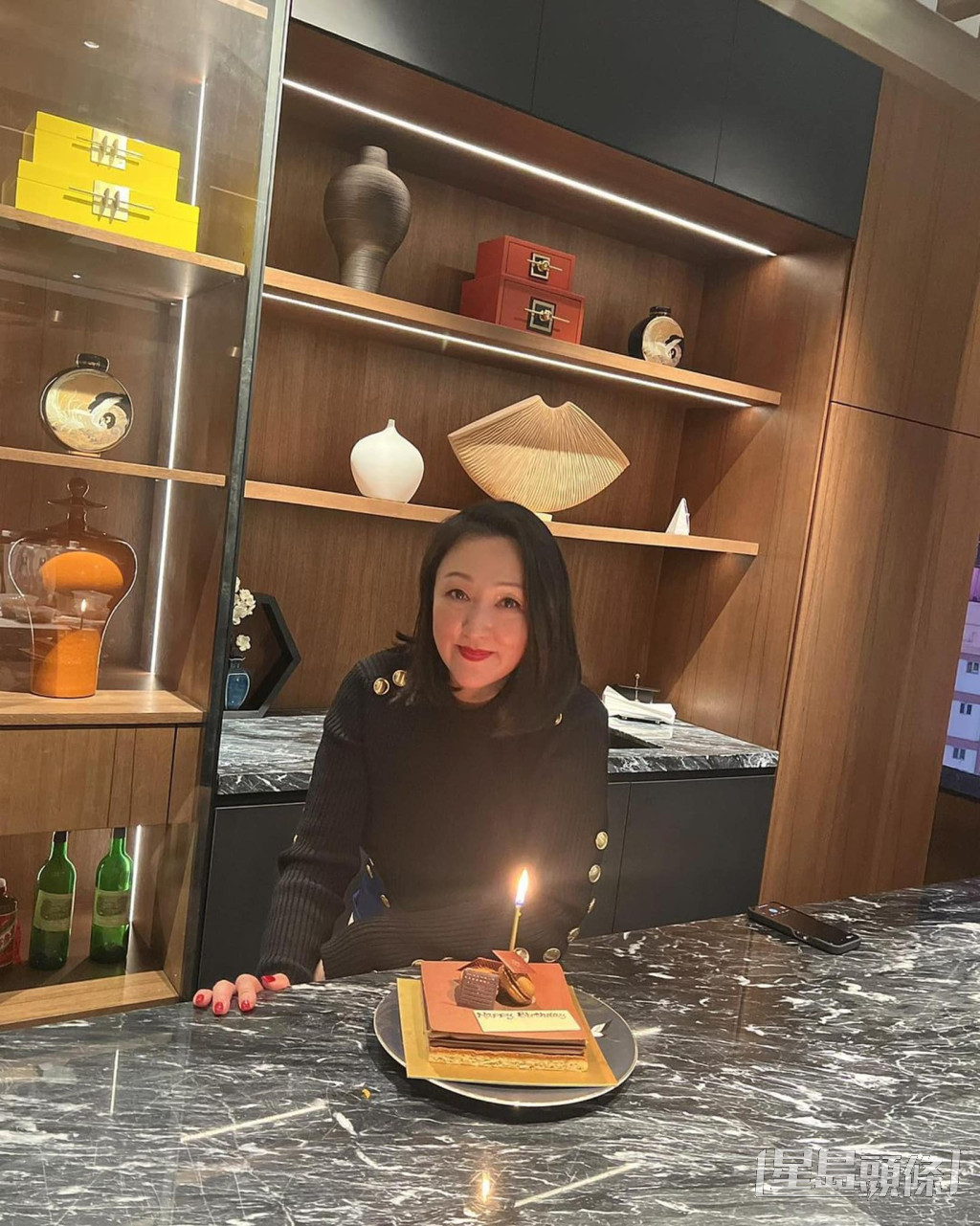 甄楚倩在網上公開的照片，多是慶祝生日。