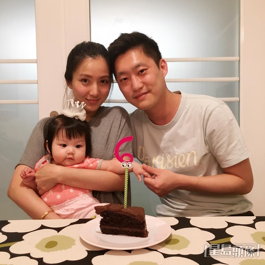 Crystal在2015年已嫁圈外老公，同年12月誕下B女，現在6歲的囡囡也相當可愛，一家三口生活幸福。