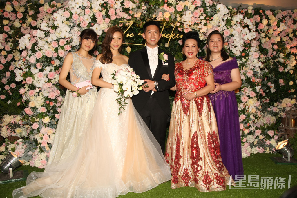 薛家燕囝囝石耀庭在2018年娶老婆Zoe。