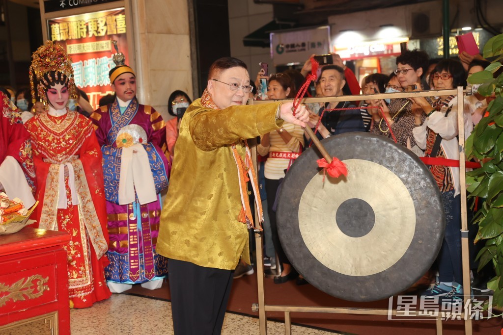 李居明主持儀式。