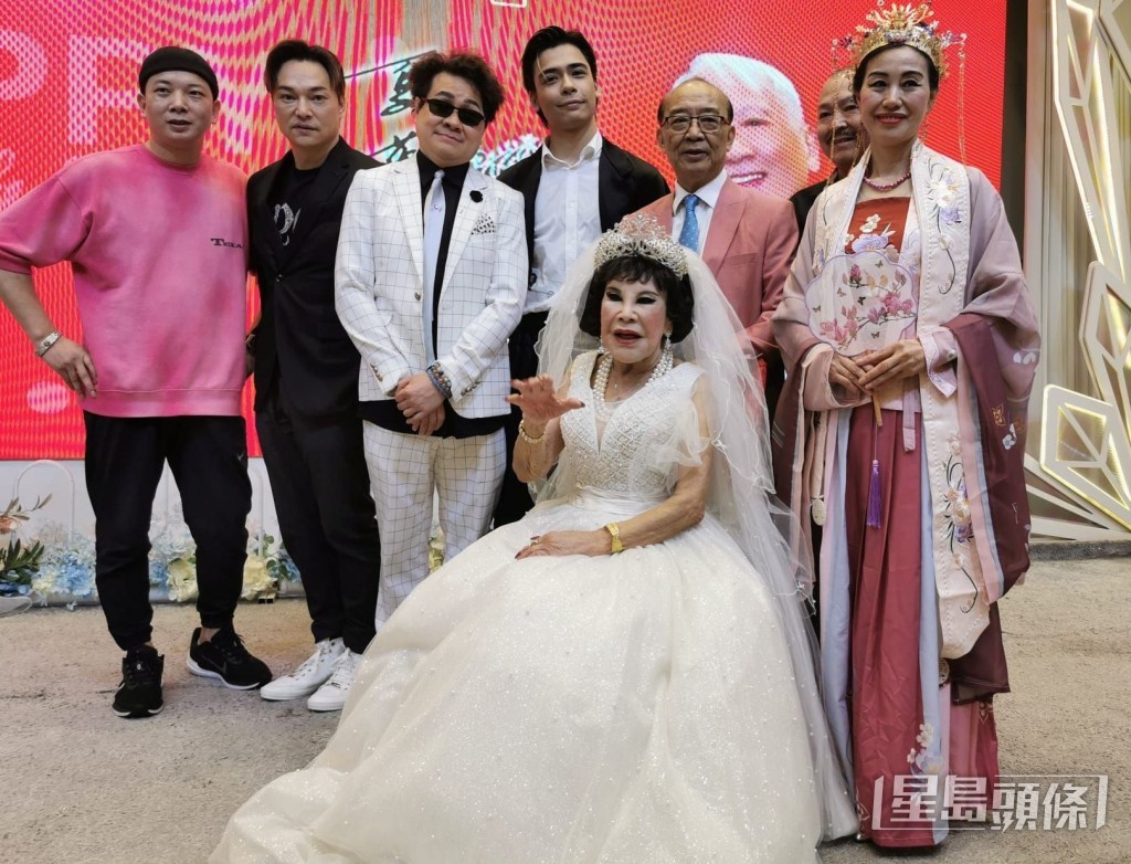 司仪多次提醒，新上契嘅契仔契女记得畀利是。