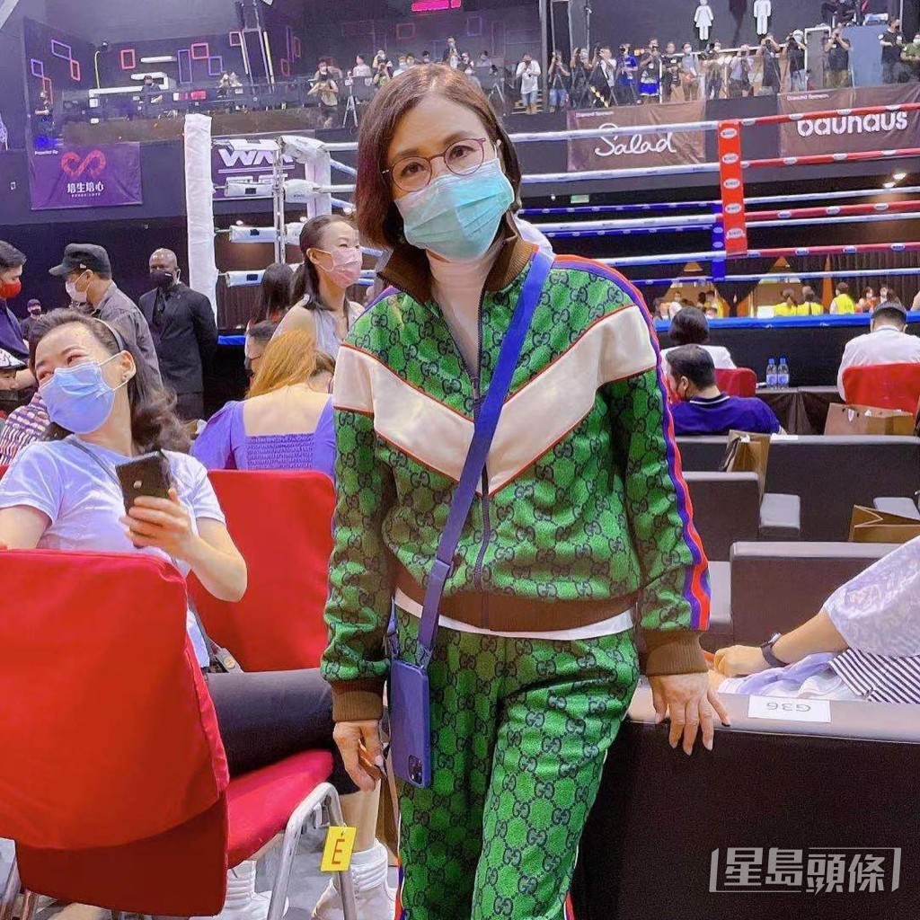 其實早在2021年兩人已着住同一件衫去睇林作與鍾培生的拳賽。