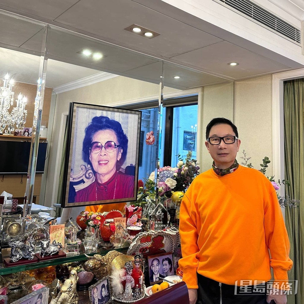劉培基在仙姐家中留影。