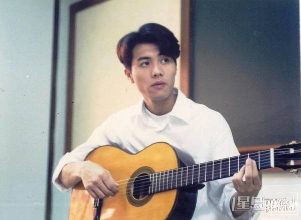 当年约22岁的梁汉文是新晋歌手。