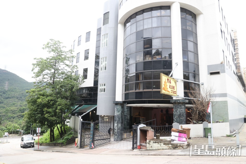 蔡天凤家属今日在大围宝礼纪念馆为蔡天凤设灵。