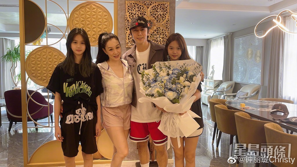兩人結婚一周年時,鍾麗緹更讓分別與兩名前夫所生的3個女兒,全部改為姓張。