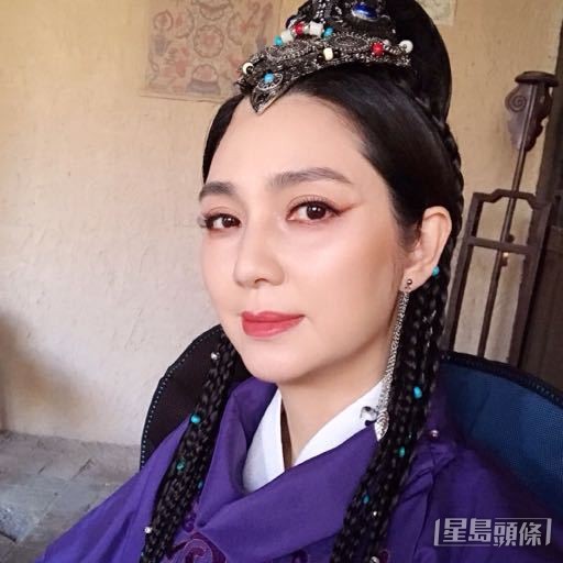 洪欣間中亦會接劇拍。