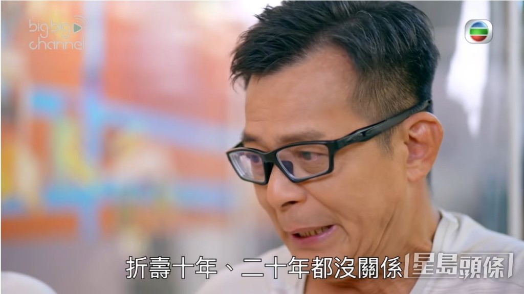 黃日華之前在《單對單》節目中,與主持黎芷珊大談以往與太太梁潔華的相處。
