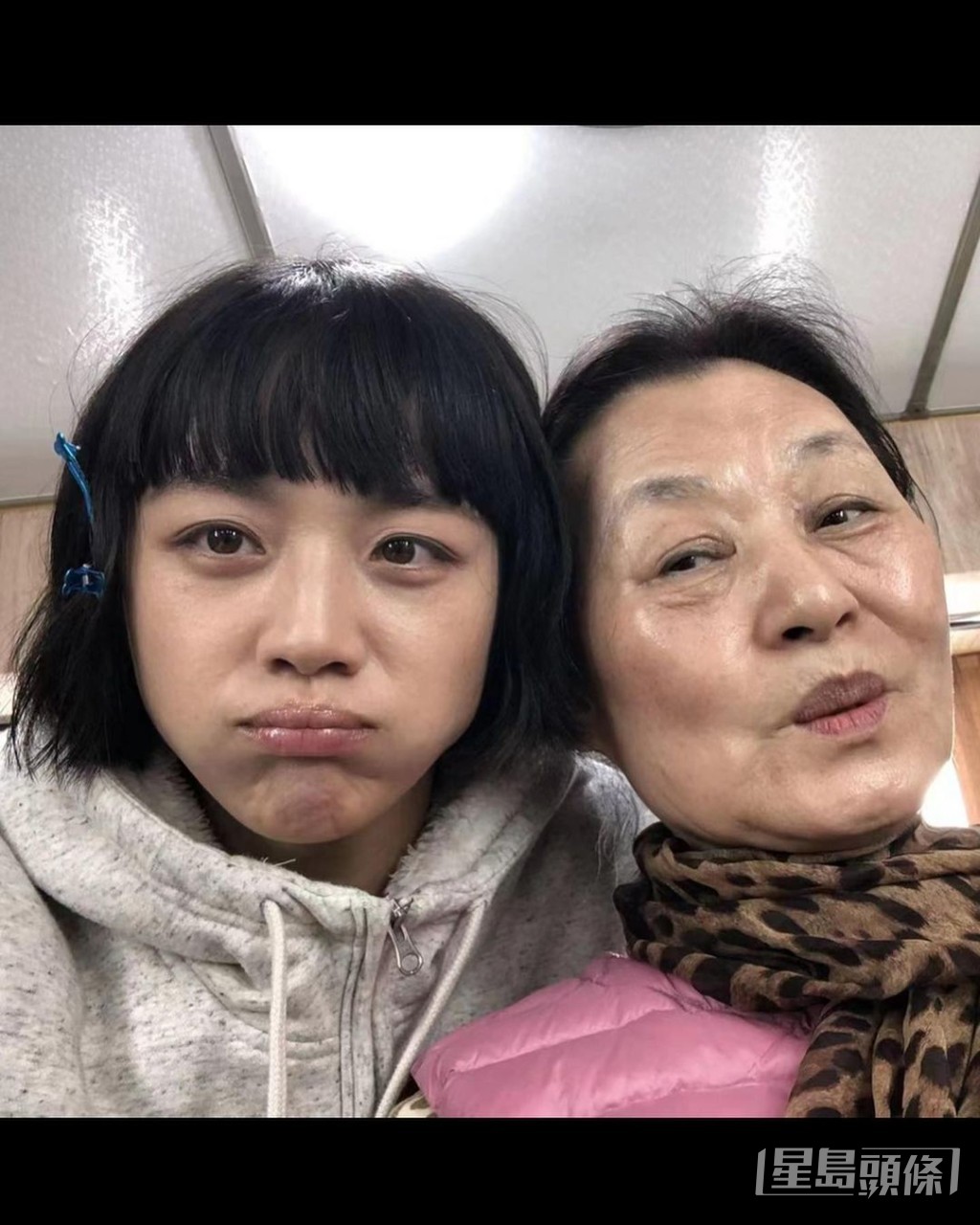 已為人母的湯唯（左）又靚又可愛。