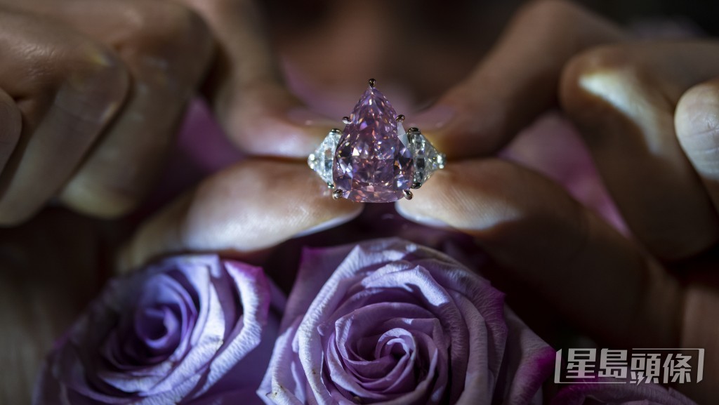重18.18点卡的罕见粉红钻。 AP图
