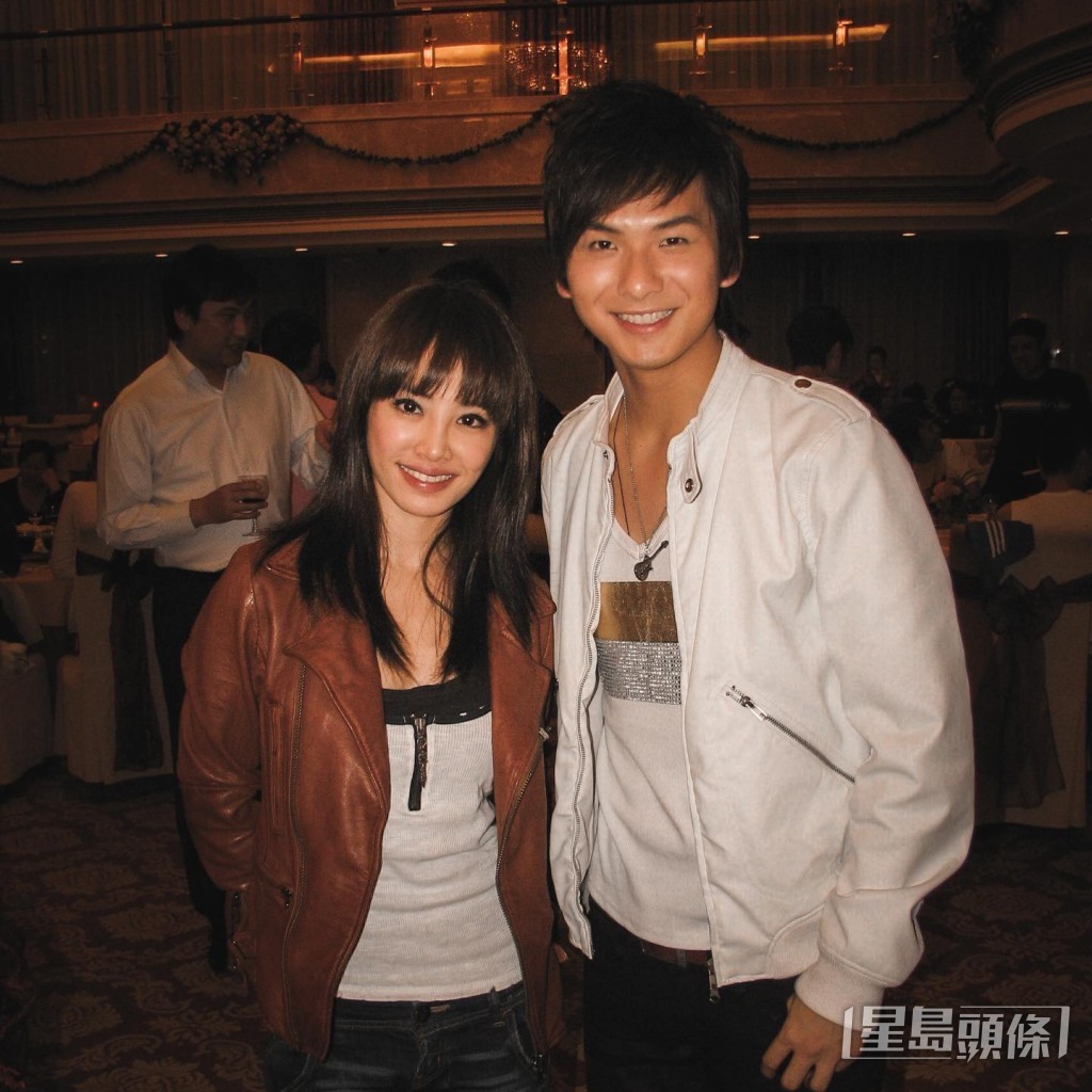 2008年,周吉佩還做過蔡依林北京演唱會暖場嘉賓。