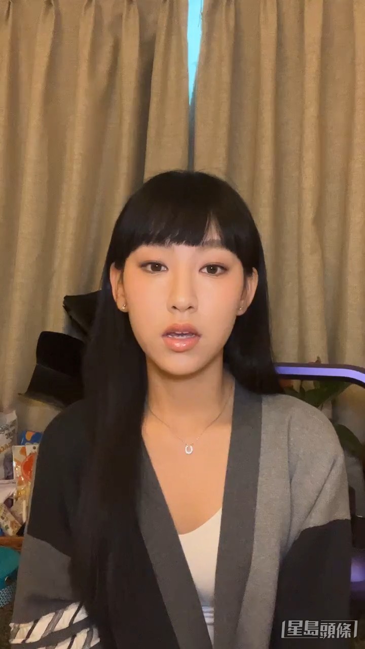 炎明熹日前開直播與粉絲互動。