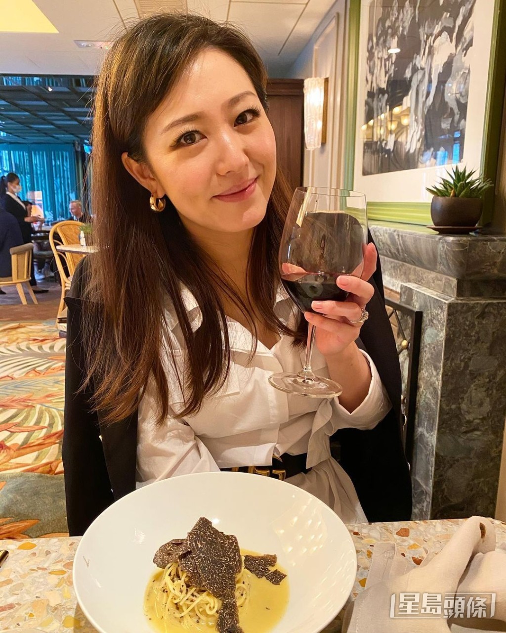 蔡慧欣經常出入高級食府歎美酒佳餚。