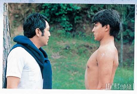 拍《猎鹰》时华仔开始操肌。