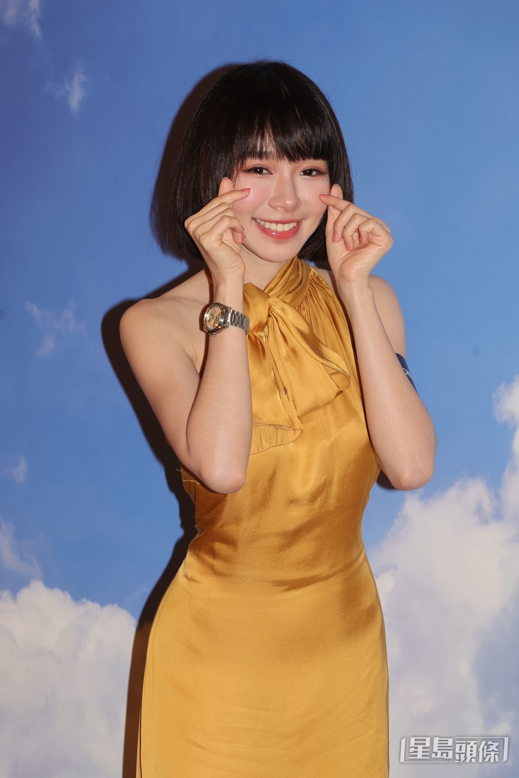 穿上貼身連身裙嘅林明禎，身材曲條。    