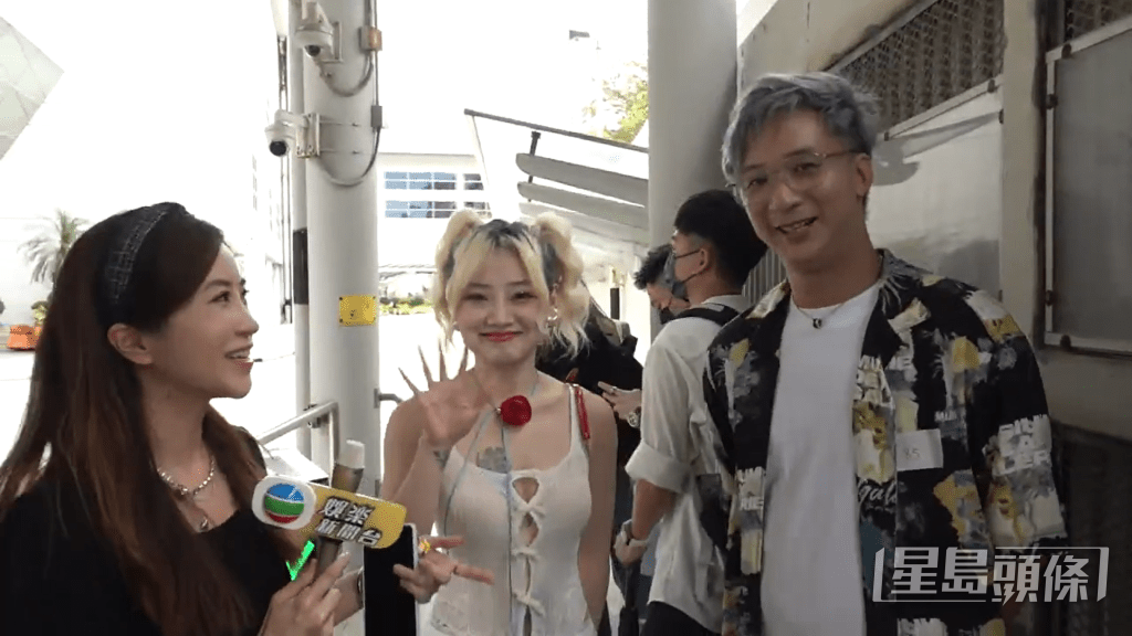 以經理人身份陪同老公Dick Cheung參賽。