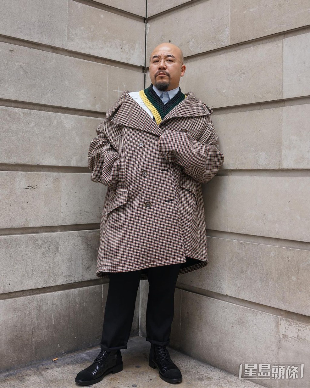 黃偉文今年亦都人在海外未能親自到場領獎。