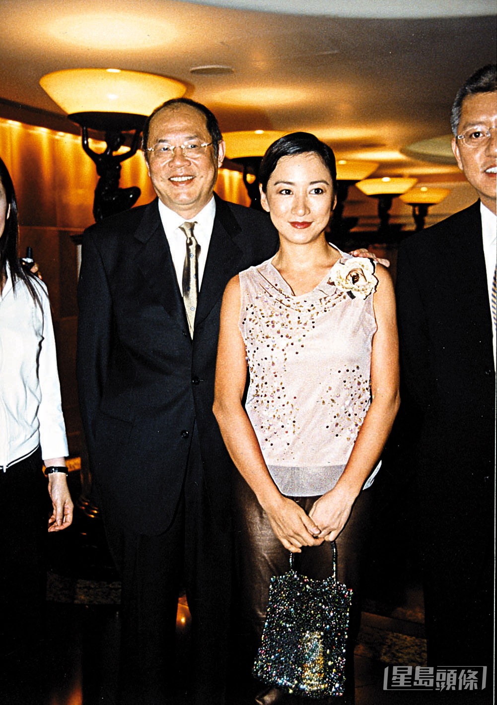 謝寧與岑建勳育有兩女，至 05年宣布分居，婚姻維持14年告終。